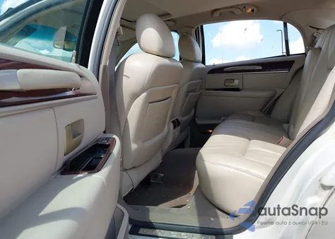 2004 Lincoln Town Car Ultimate z USA, uszkodzony, nr VIN 1LNHM83W34Y631091